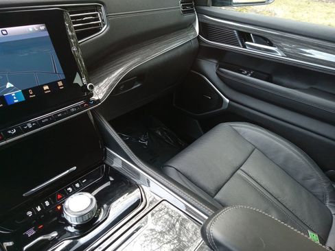 Used 2022 Jeep Wagoneer Series II AWD/4WD image 20