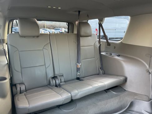Used 2020 Chevrolet Suburban LT image 24