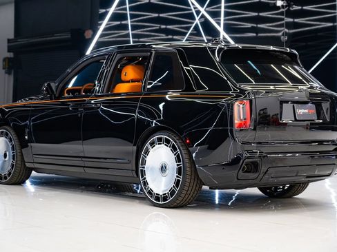 Used 2026 Rolls-Royce Cullinan AWD/4WD image 12