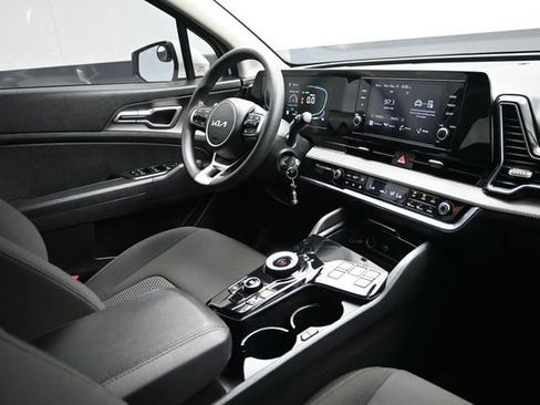 Used 2025 Kia Sportage LX FWD image 17