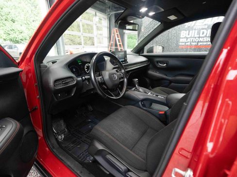 Used 2025 Honda HR-V Sport image 8