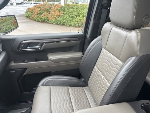 Used 2022 Chevrolet Silverado 1500 ZR2 w/ Technology Package image 33