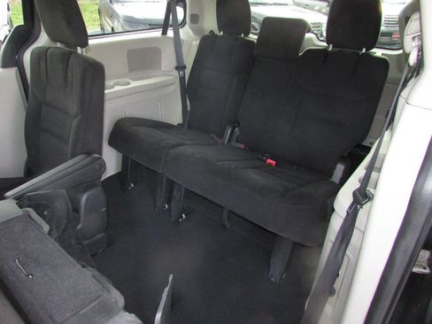 Used 2015 Dodge Grand Caravan SXT image 15