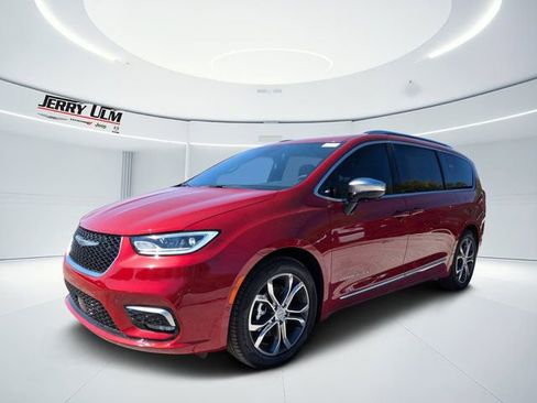 New 2026 Chrysler Pacifica Pinnacle image 7