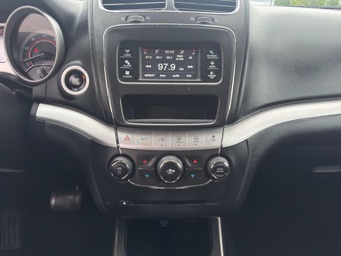 Used 2017 Dodge Journey Crossroad FWD image 13
