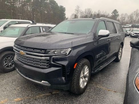 Used 2023 Chevrolet Suburban Premier image 12