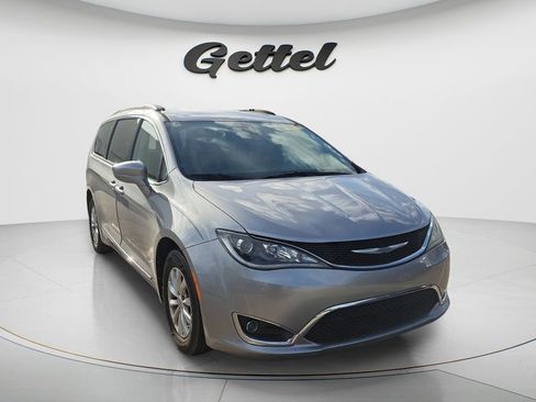 Used 2017 Chrysler Pacifica Touring-L image 3