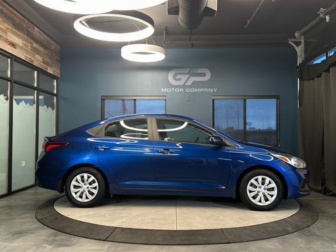 Used 2020 Hyundai Accent SE image 2