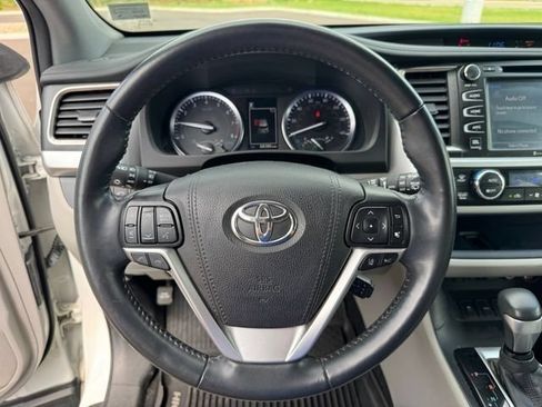 Used 2019 Toyota Highlander Limited Platinum AWD/4WD image 22