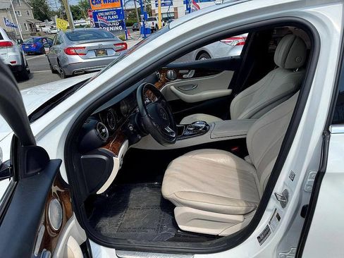 Used 2017 Mercedes-Benz E 300 4MATIC image 10