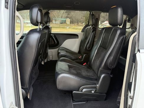 Used 2017 Dodge Grand Caravan SXT image 29