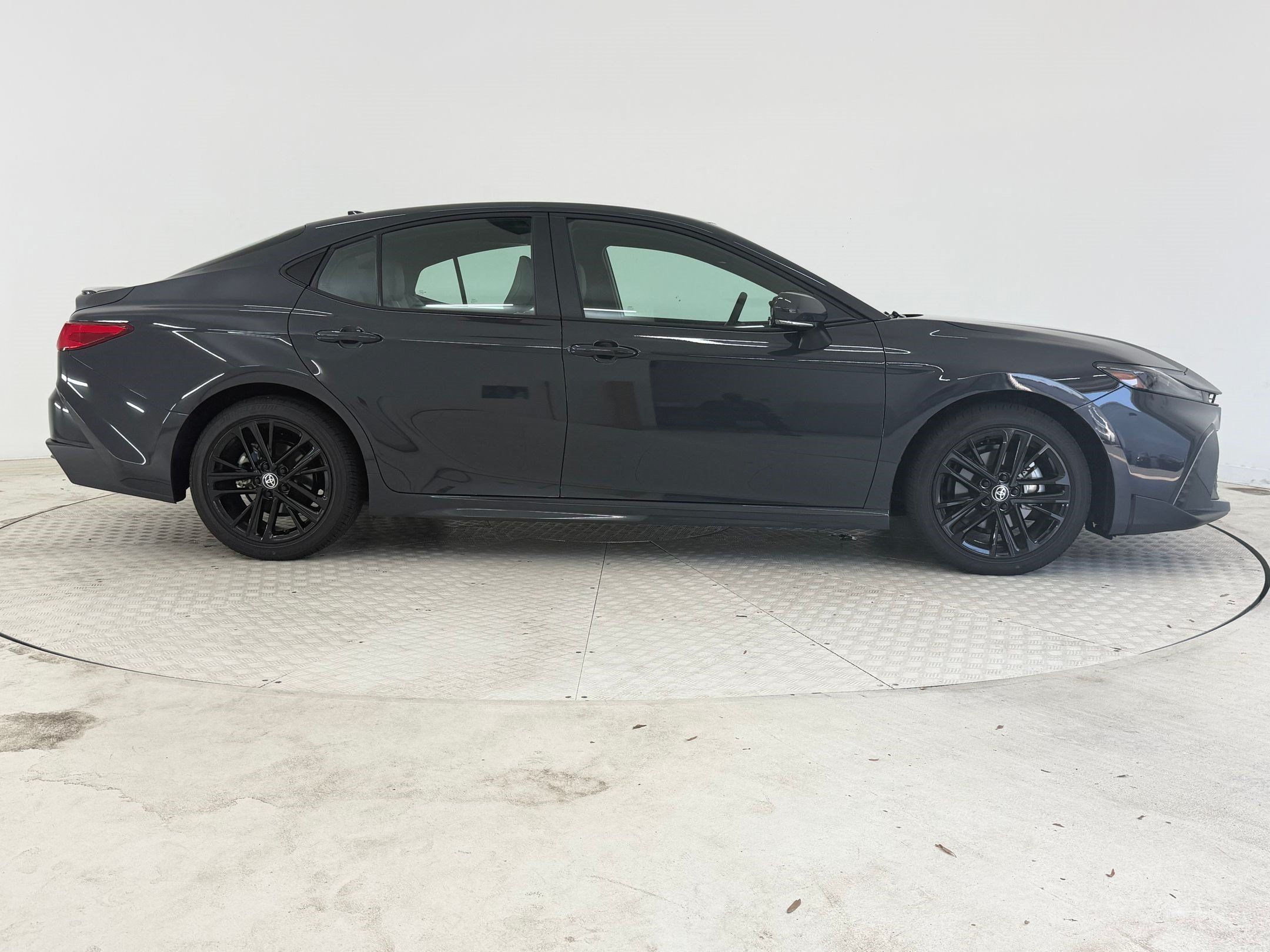 Used 2026 Toyota Camry SE w/ Multimedia Upgrade Package FWD image 8