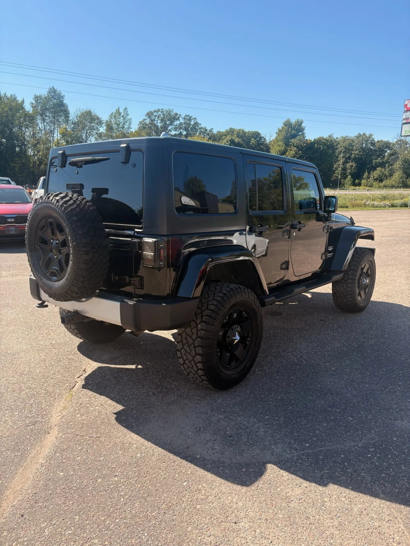 Used 2013 Jeep Wrangler Unlimited Sahara AWD/4WD image 5