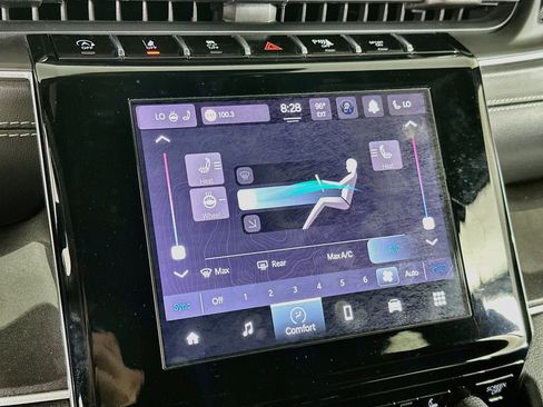 Used 2023 Jeep Grand Cherokee Altitude RWD image 23