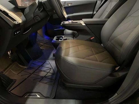 Used 2024 BMW iX xDrive50 w/ Premium Package AWD/4WD image 34