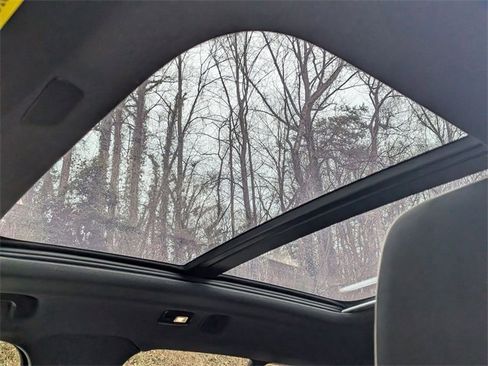 Used 2022 Volvo XC40 P8 Recharge Ultimate image 10