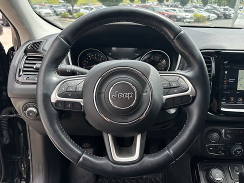 Used 2018 Jeep Compass Limited w/ Navigation Group AWD/4WD image 15