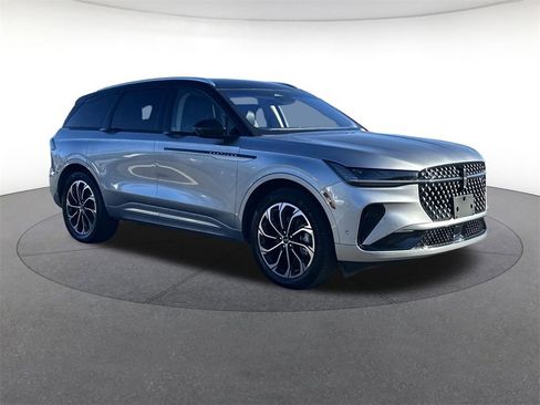 Used 2024 Lincoln Nautilus Reserve image 7