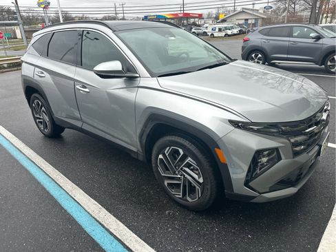 Certified 2025 Hyundai Tucson Limited image 1