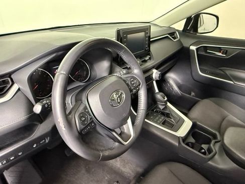 Used 2019 Toyota RAV4 XLE AWD/4WD image 16