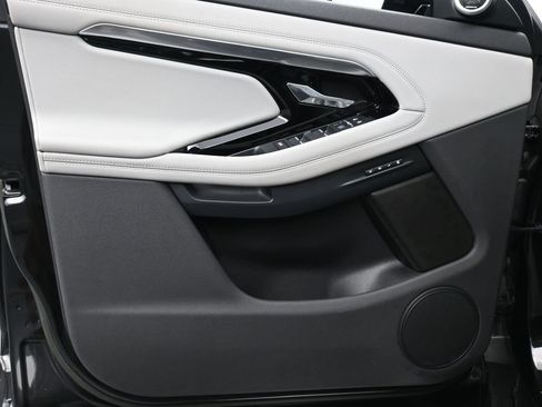 Used 2023 Land Rover Range Rover Evoque SE image 9