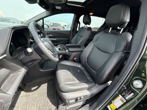 Certified 2025 Toyota Sienna XLE Woodland Edition AWD/4WD image 13