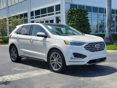 Used 2019 Ford Edge Titanium w/ Equipment Group 301A FWD image 18