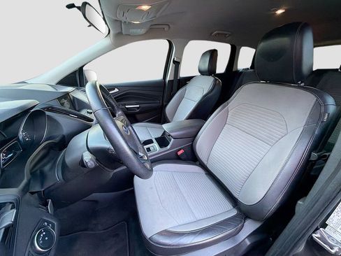 Used 2019 Ford Escape SE FWD image 19