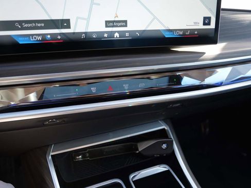 Used 2025 BMW 750e xDrive image 22