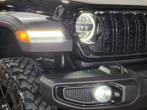 Used 2024 Jeep Wrangler Unlimited Sport AWD/4WD image 13