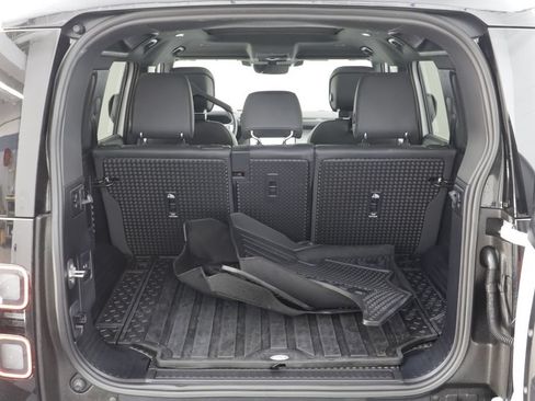 Certified 2026 Land Rover Defender 110 S AWD/4WD image 18