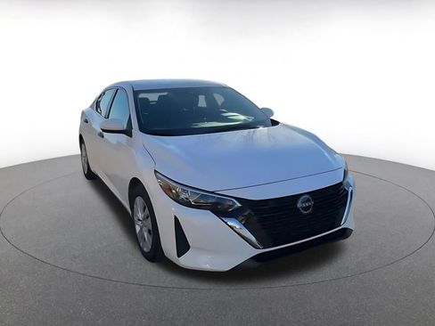 Used 2025 Nissan Sentra S image 3