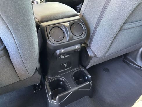 Used 2025 Jeep Wrangler Unlimited Sahara AWD/4WD image 22