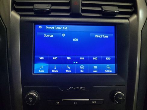 Used 2020 Ford Fusion SE FWD image 25