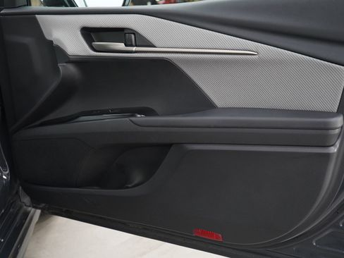 Used 2025 Toyota Camry SE image 9