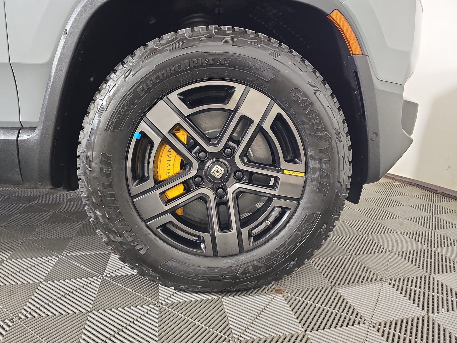 Used 2022 Rivian R1T Adventure AWD/4WD image 11