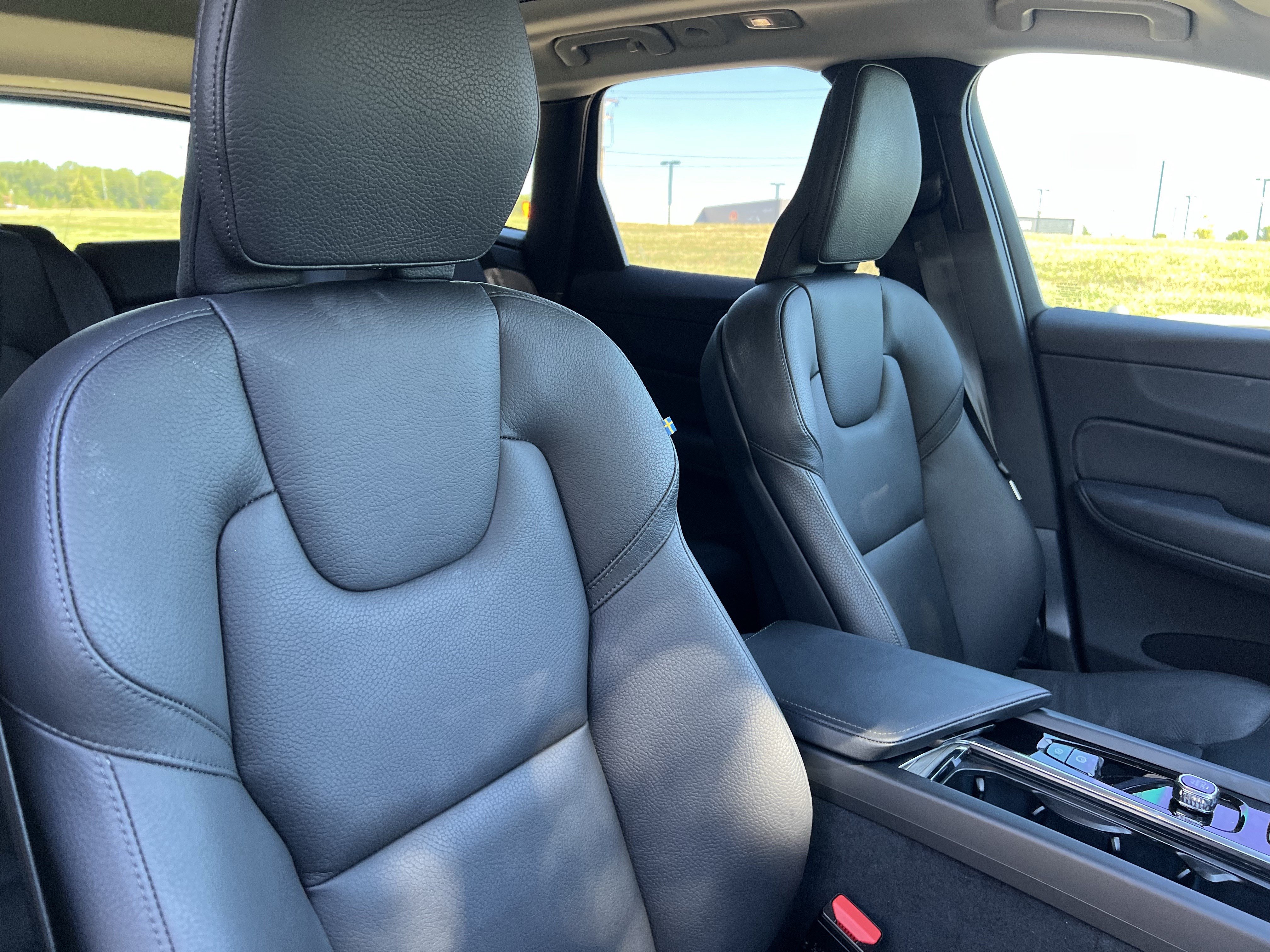 Used 2025 Volvo XC60 B5 Plus AWD/4WD image 35