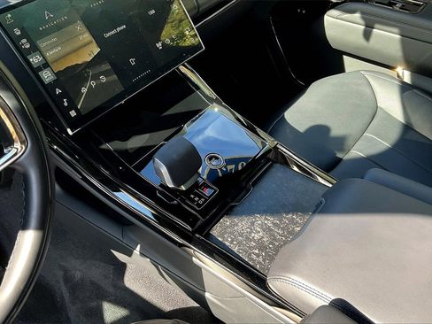 Used 2025 Land Rover Range Rover Sport Dynamic SE image 17