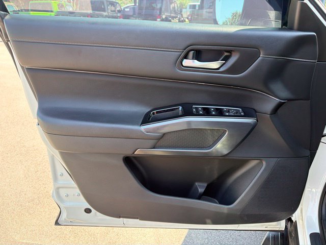 Used 2023 Nissan Pathfinder SL w/ SL Premium Package AWD/4WD image 18