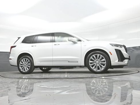 Certified 2023 Cadillac XT6 Premium Luxury AWD/4WD image 33