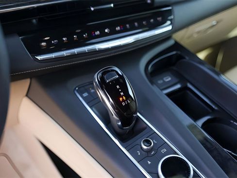 Used 2024 Cadillac Escalade Premium Luxury image 20