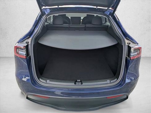Used 2024 Tesla Model Y Long Range AWD/4WD image 6