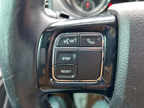 Used 2015 Dodge Grand Caravan SE image 17