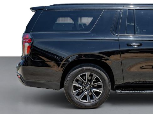 Used 2021 Chevrolet Suburban Z71 w/ Z71 Off-Road Package AWD/4WD image 6