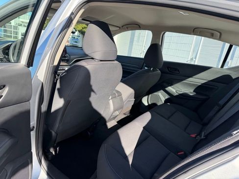 Used 2024 Nissan Altima 2.5 SV image 16