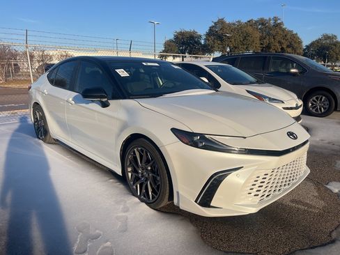 Used 2025 Toyota Camry XSE image 3