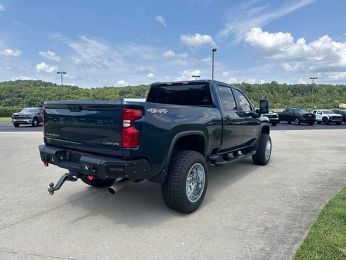 Used 2022 Chevrolet Silverado 2500 Custom w/ Custom Convenience Package AWD/4WD image 4