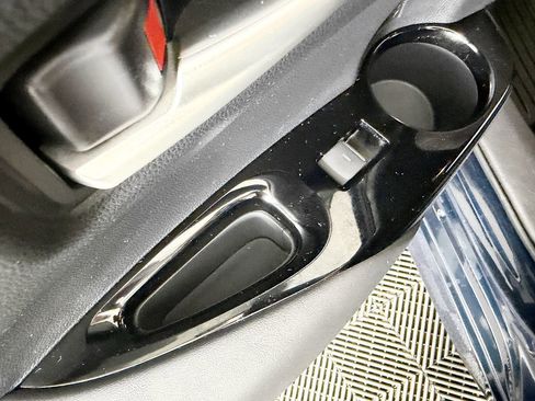 Used 2019 Toyota Corolla SE FWD image 32