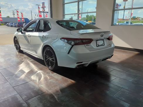 Used 2024 Toyota Camry XSE FWD image 4