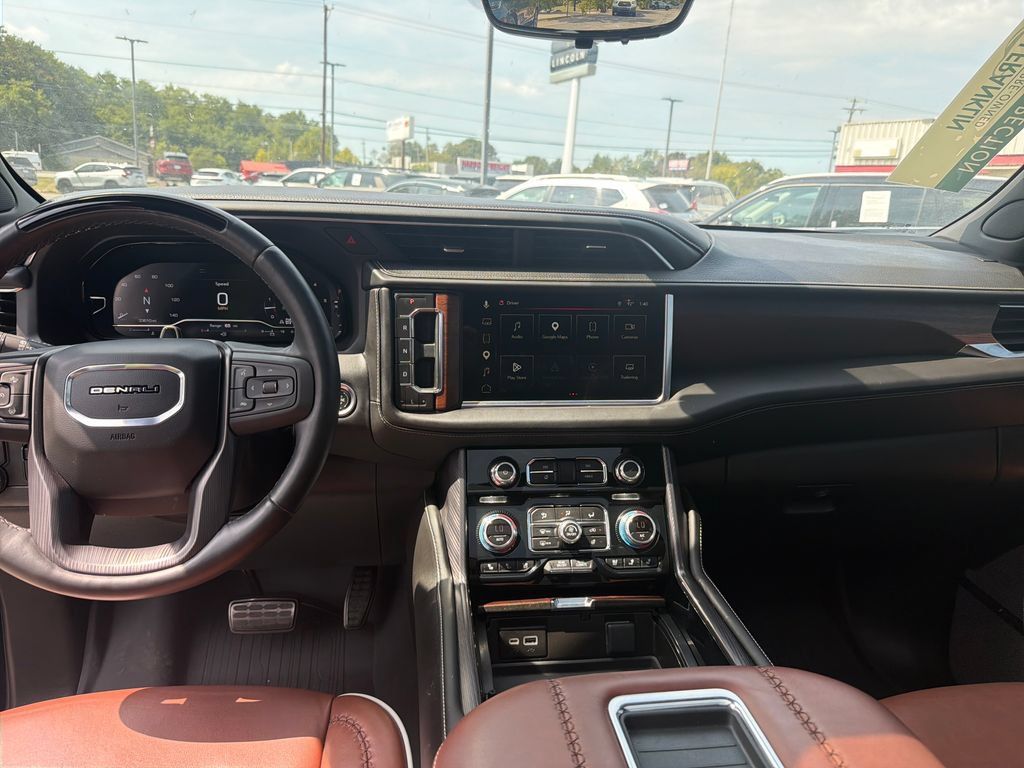 Used 2024 GMC Yukon XL Denali Ultimate AWD/4WD image 16